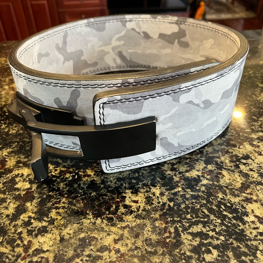 Gym reapers lever lifting belt